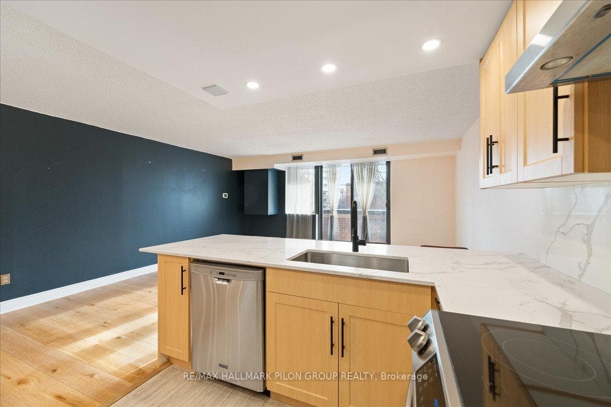 201 Laurier Avenue Unit 405 photo 4