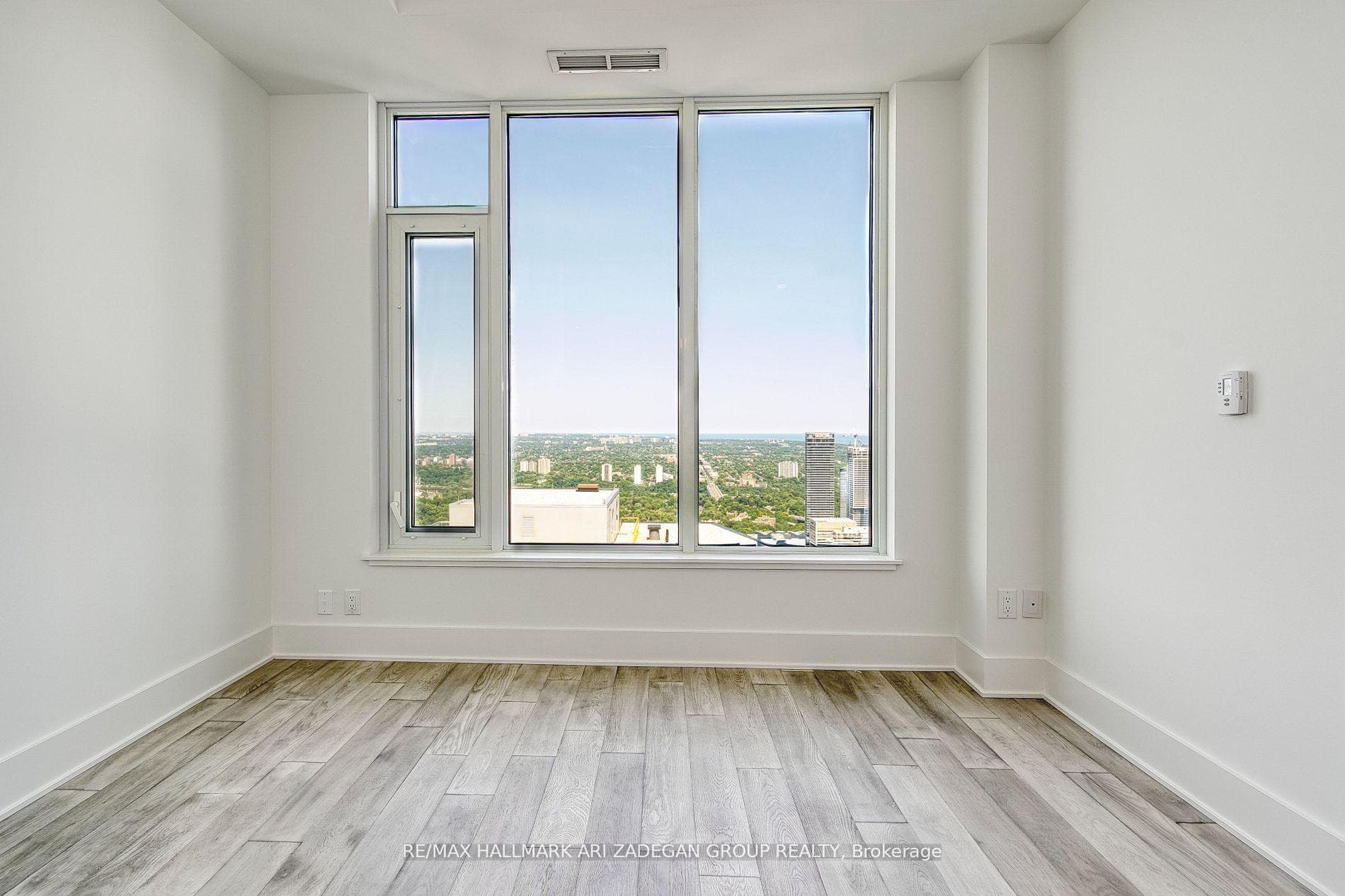 11 Yorkville Avenue Unit 5806 photo 8