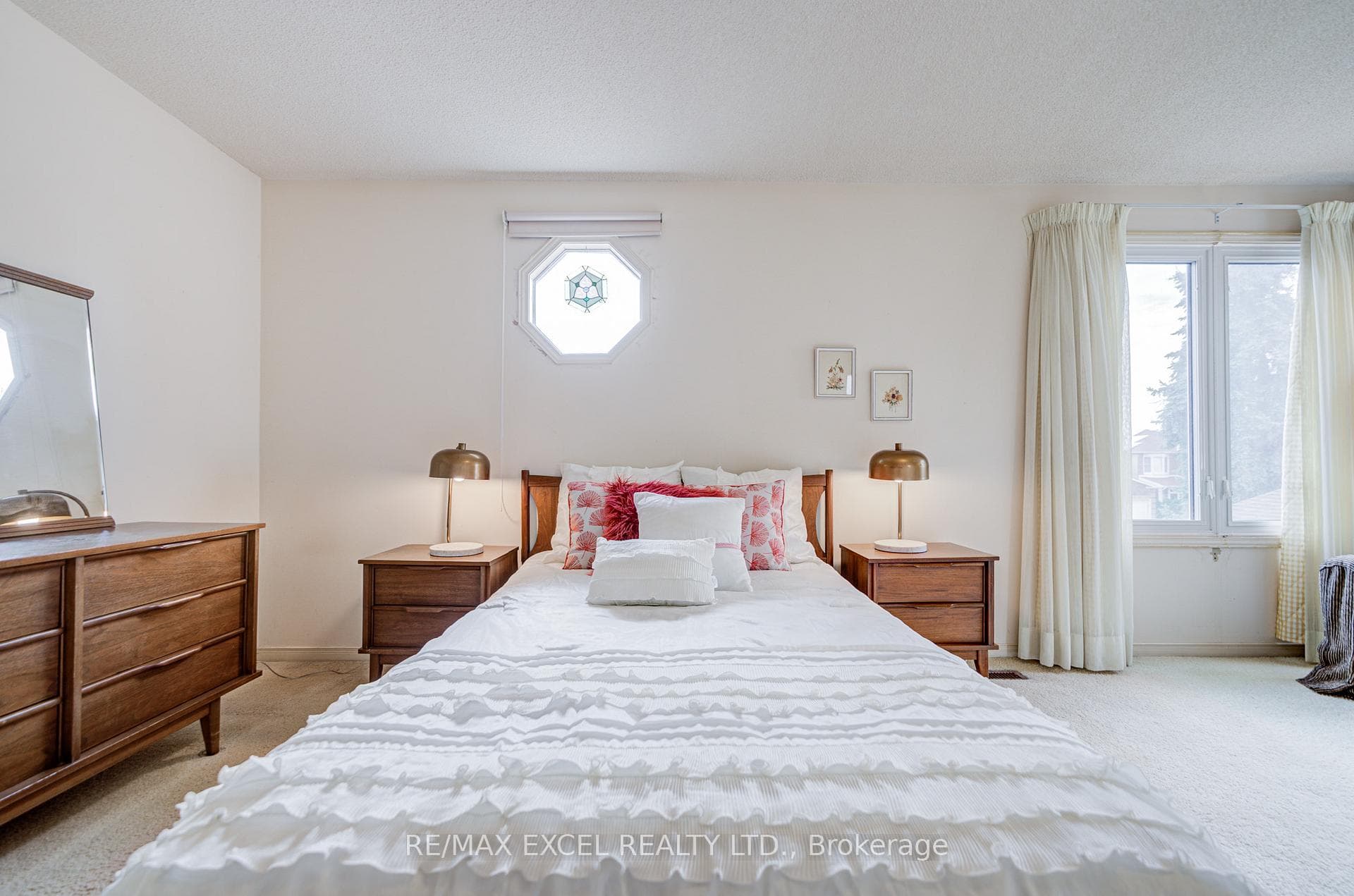 74 Holmbush Crescent photo 44