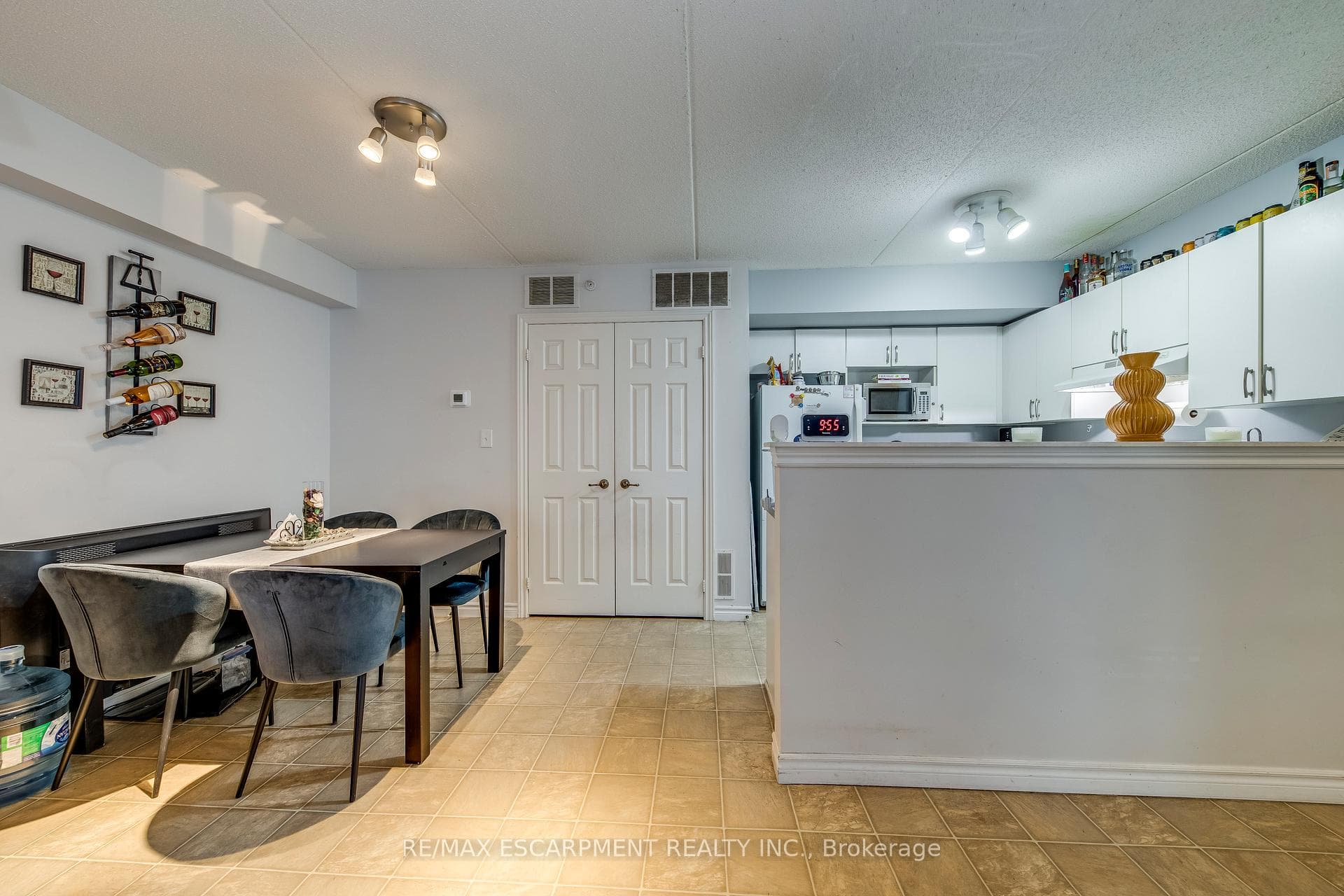 2045 Appleby Line Unit 204 photo 12