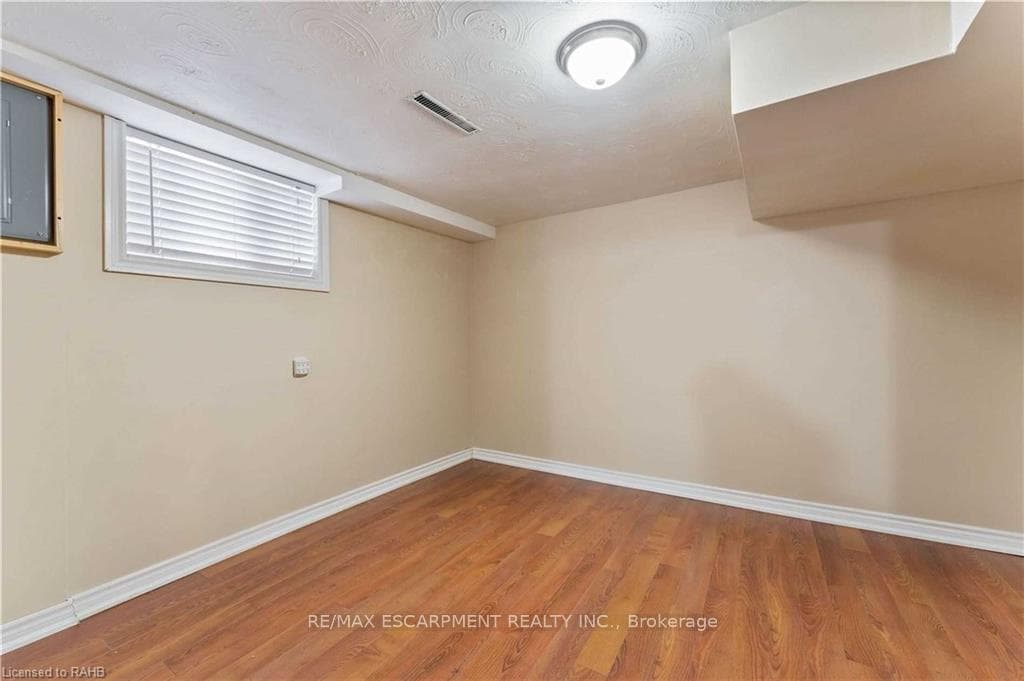 864 Upper Ottawa Street Unit Basement photo 4