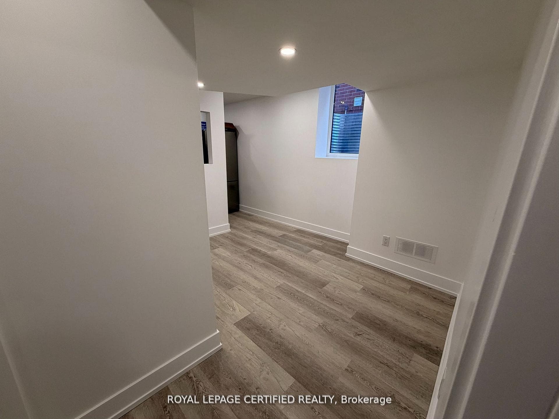 2129 Glenfield Road Unit Bsmt photo 11