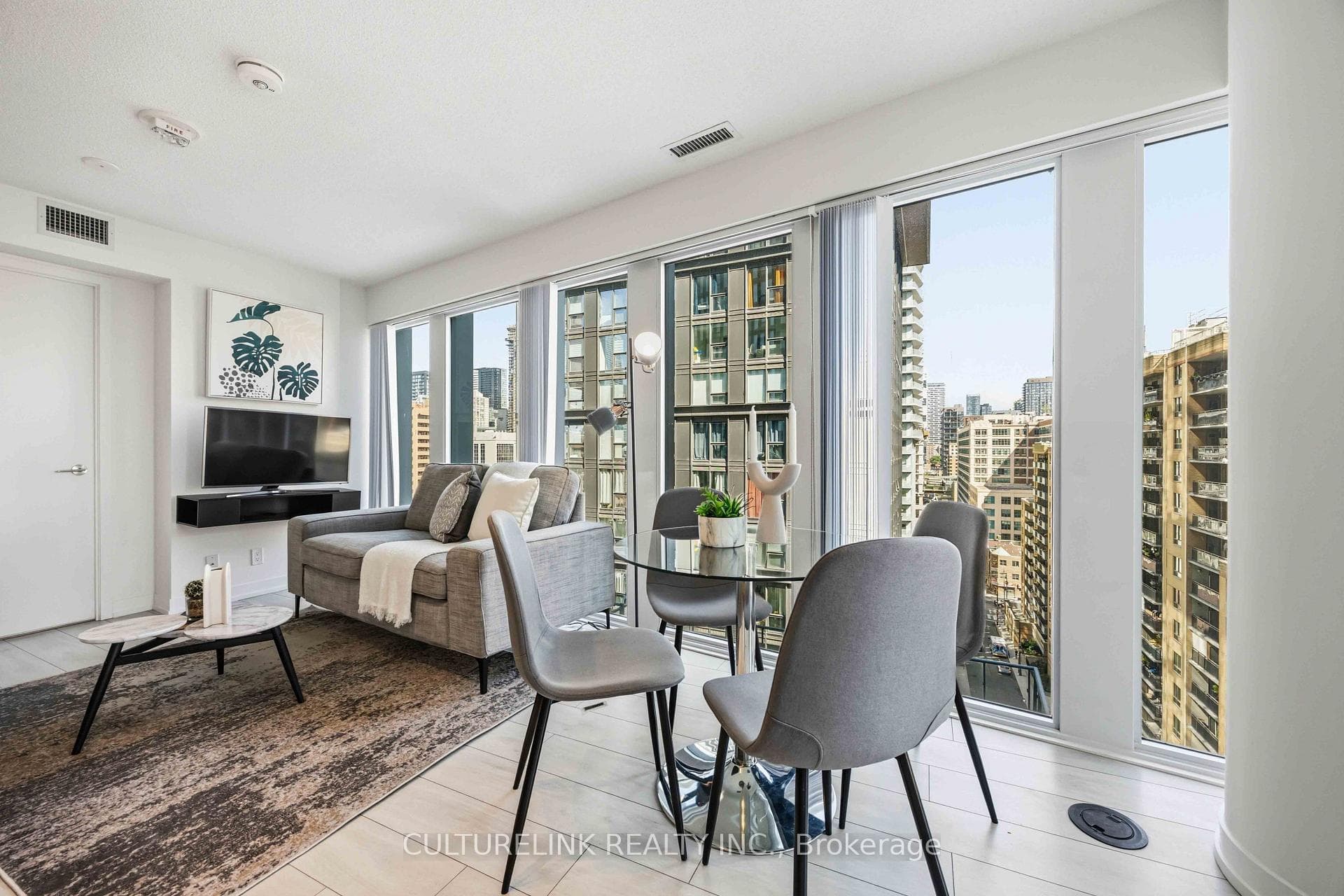 60 Shuter Street Unit 1611 photo 5