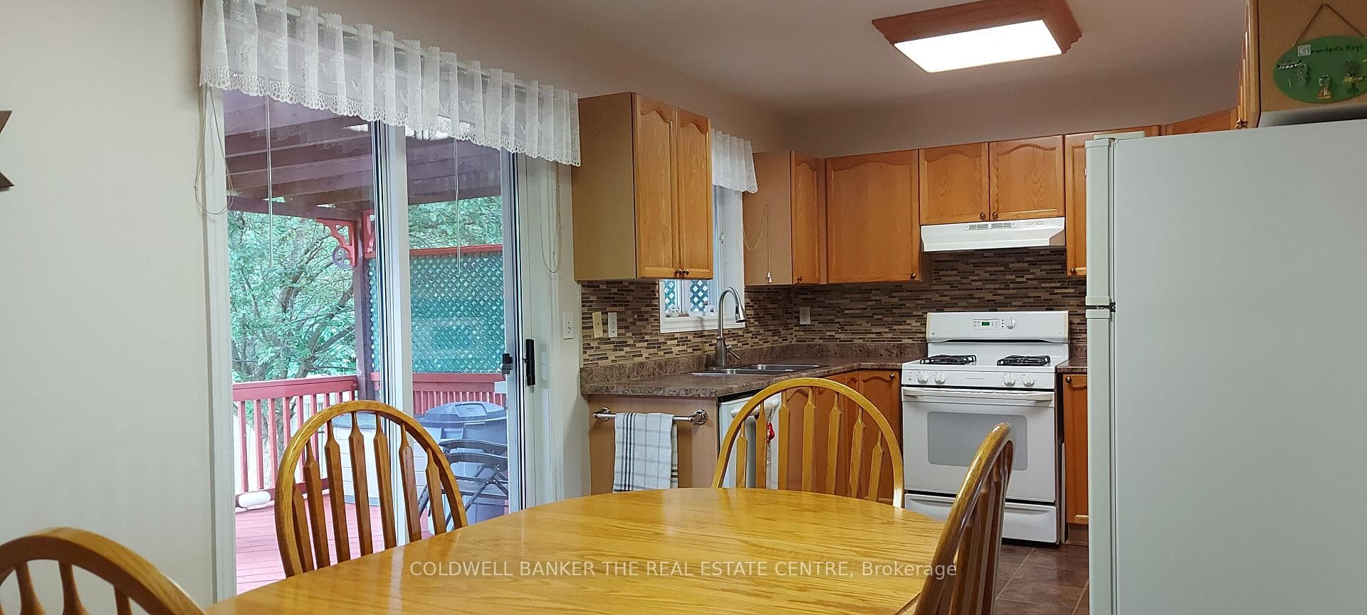 1087 Arnold Street photo 9