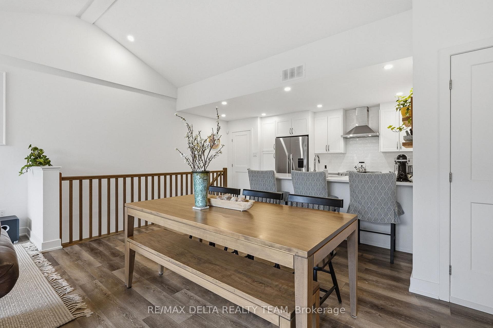 400 Rolling Meadow Crescent Unit B photo 9