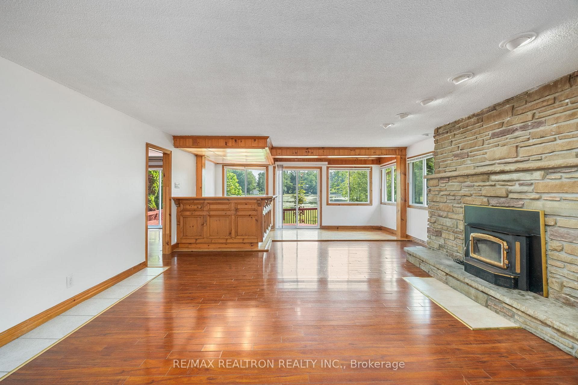 28 Lawrence Street photo 9