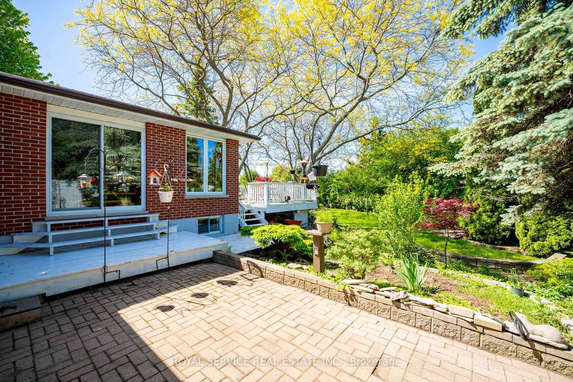 664 Hayden Crescent photo 26