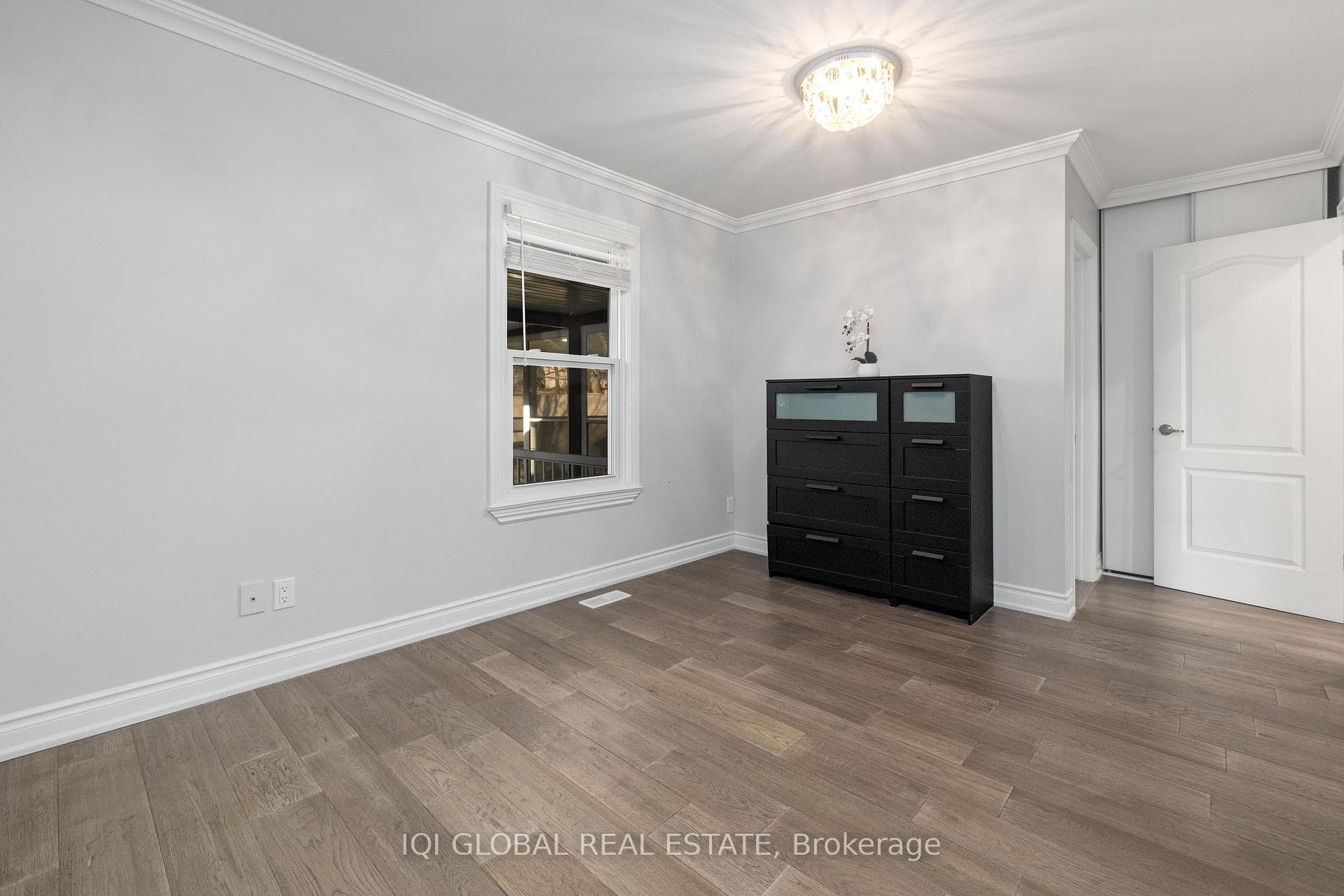 927 Elgin Street photo 15