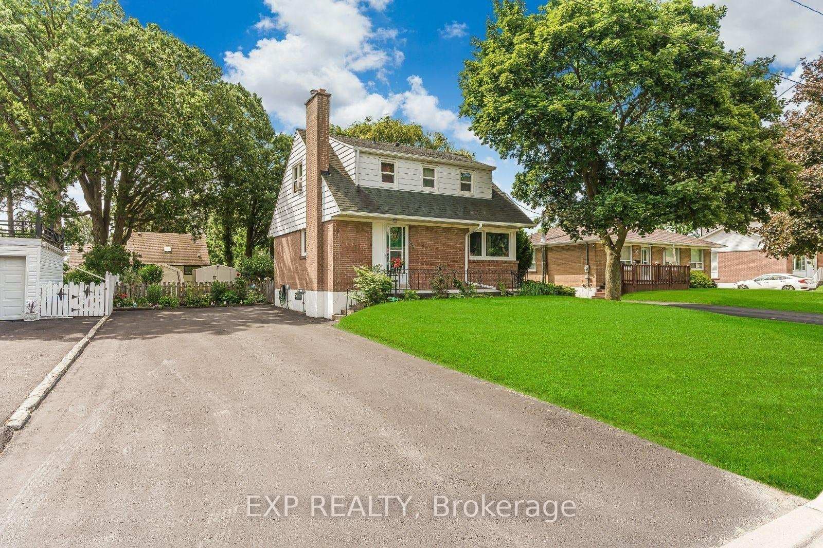 215 Elmwood Crescent photo 5