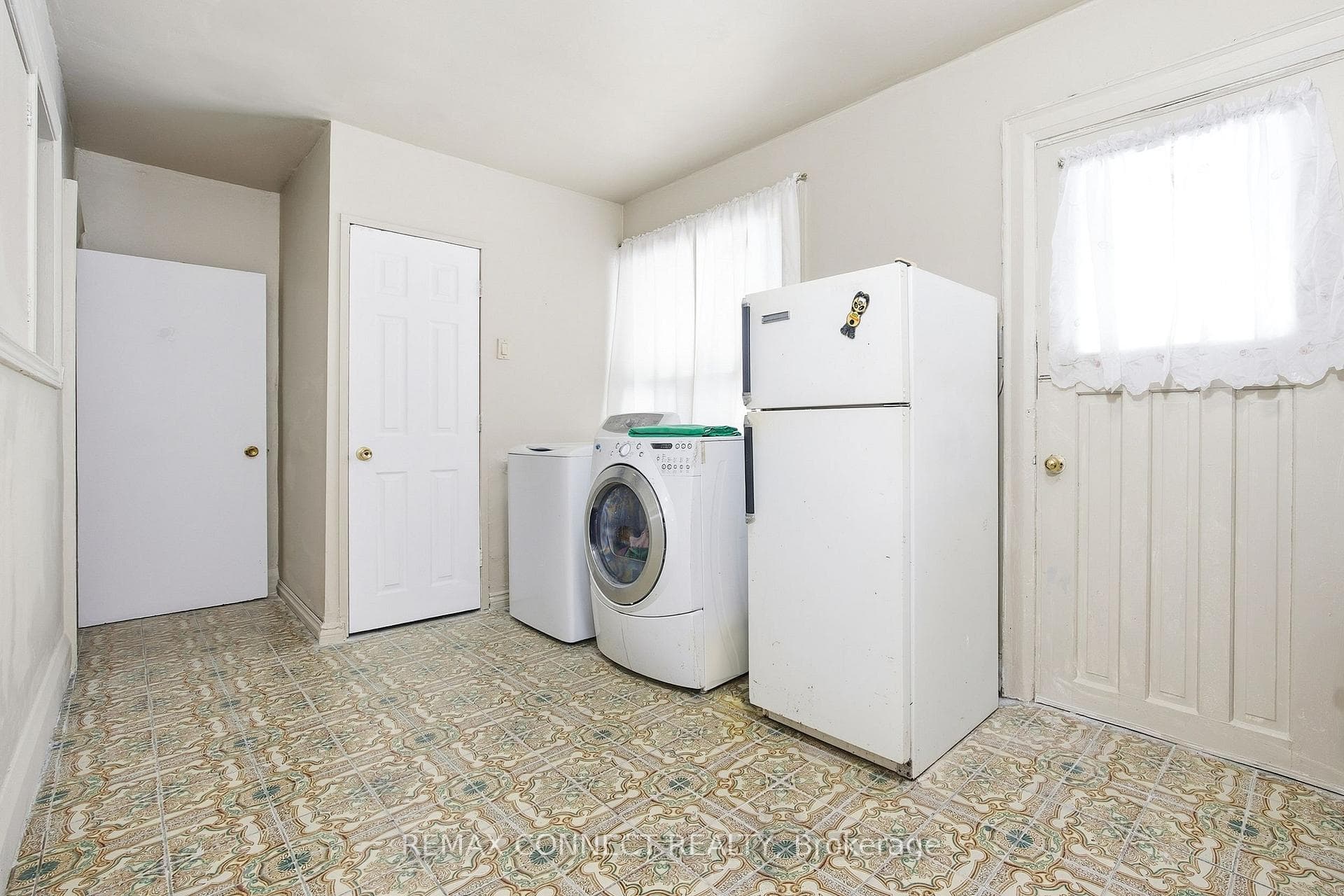 174 Aileen Avenue photo 10