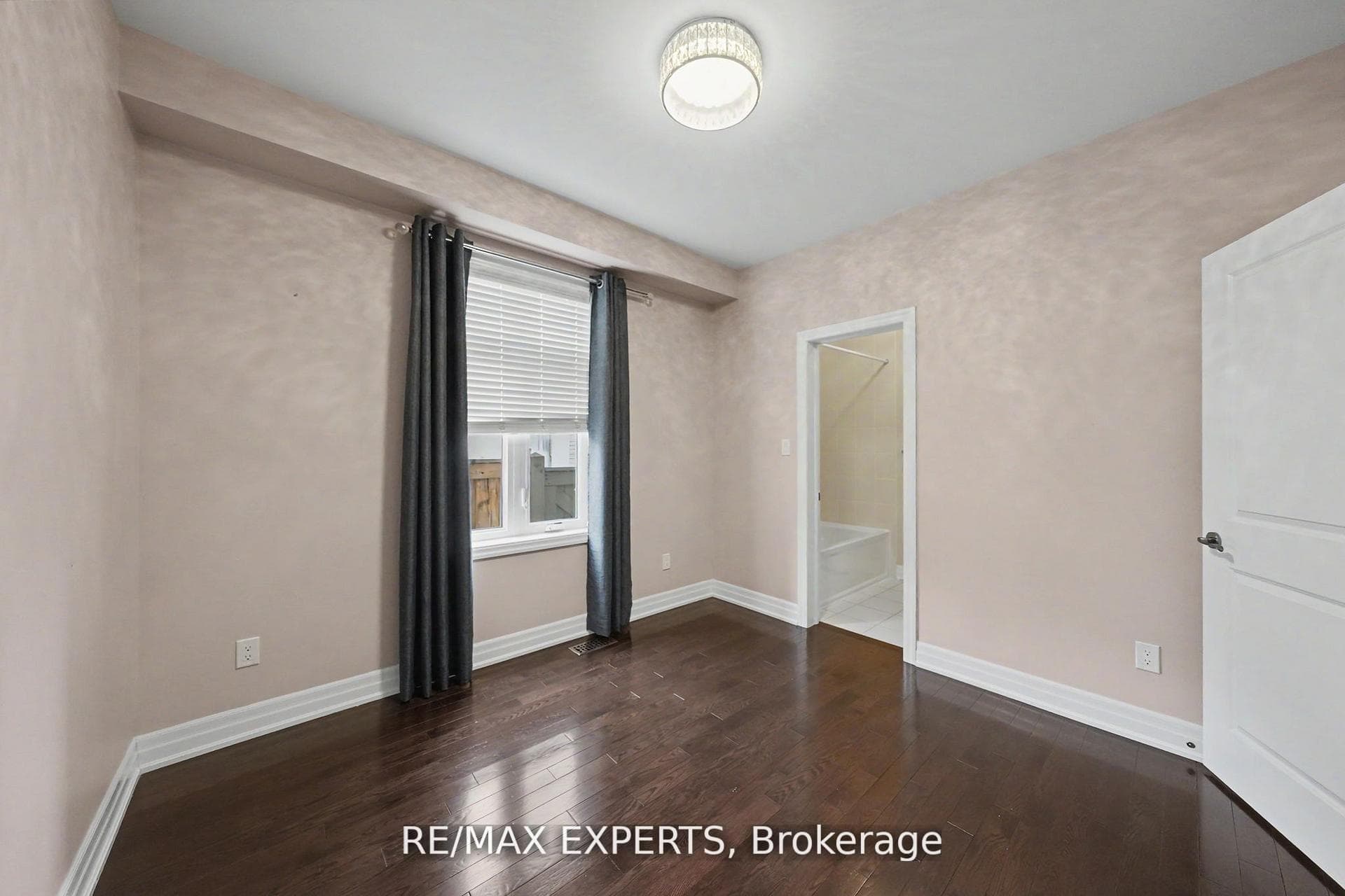 4 Sim Hill Crescent photo 18