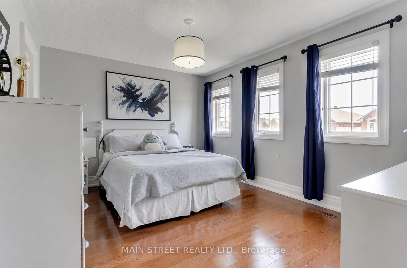 14 Reginald Lamb Crescent photo 32
