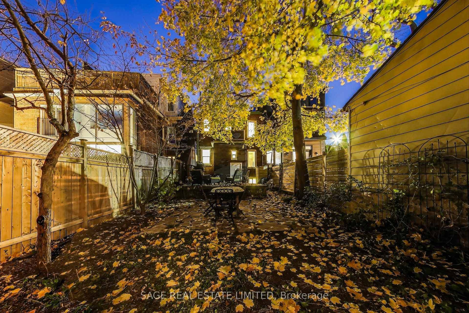 33 Hampton Avenue photo 37