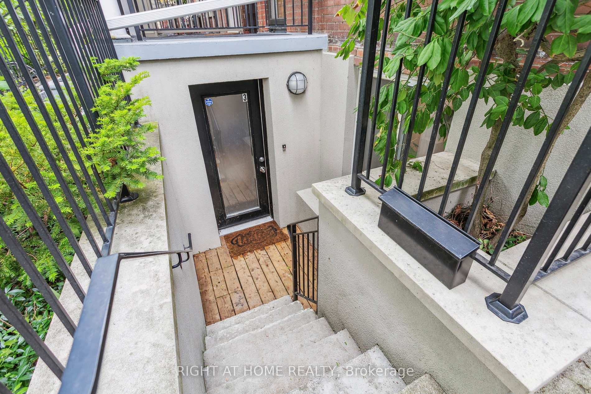 162 Bartlett Avenue photo 28