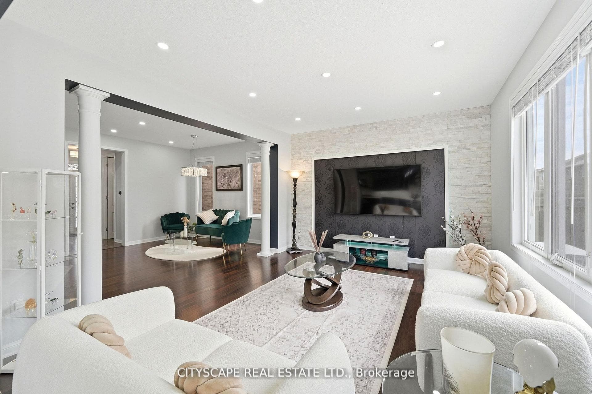 305 Gleave Terrace photo 9