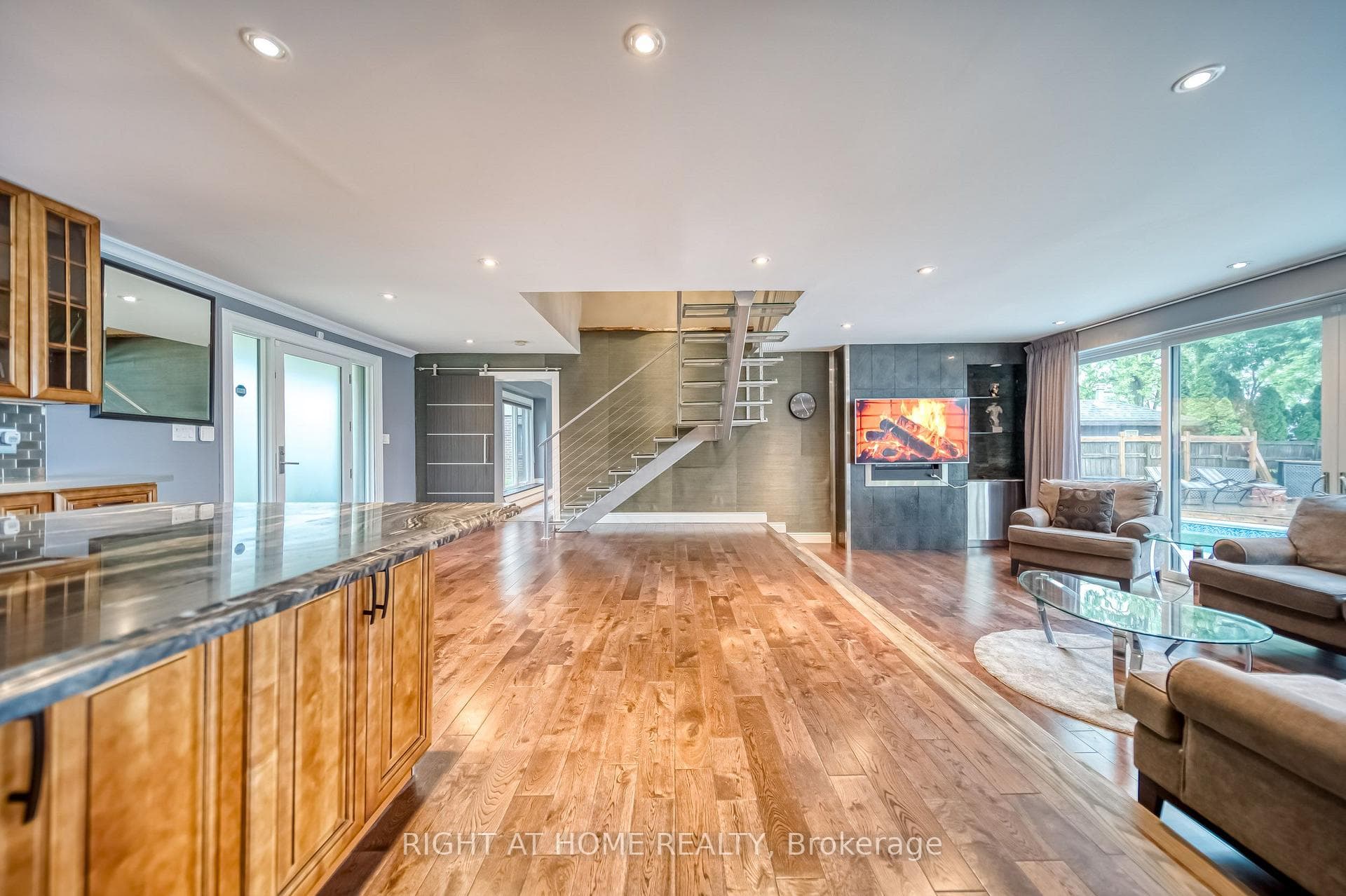 44 ROYAL HENLEY Boulevard photo 10