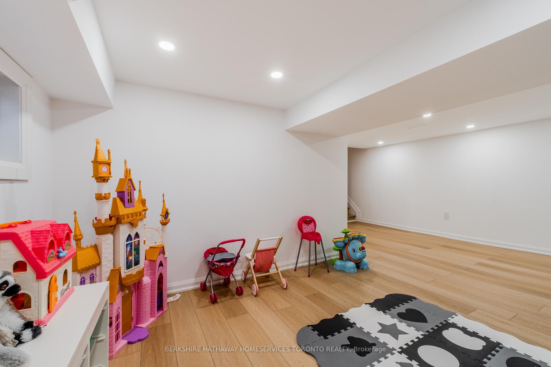 15 Battenberg Avenue photo 17