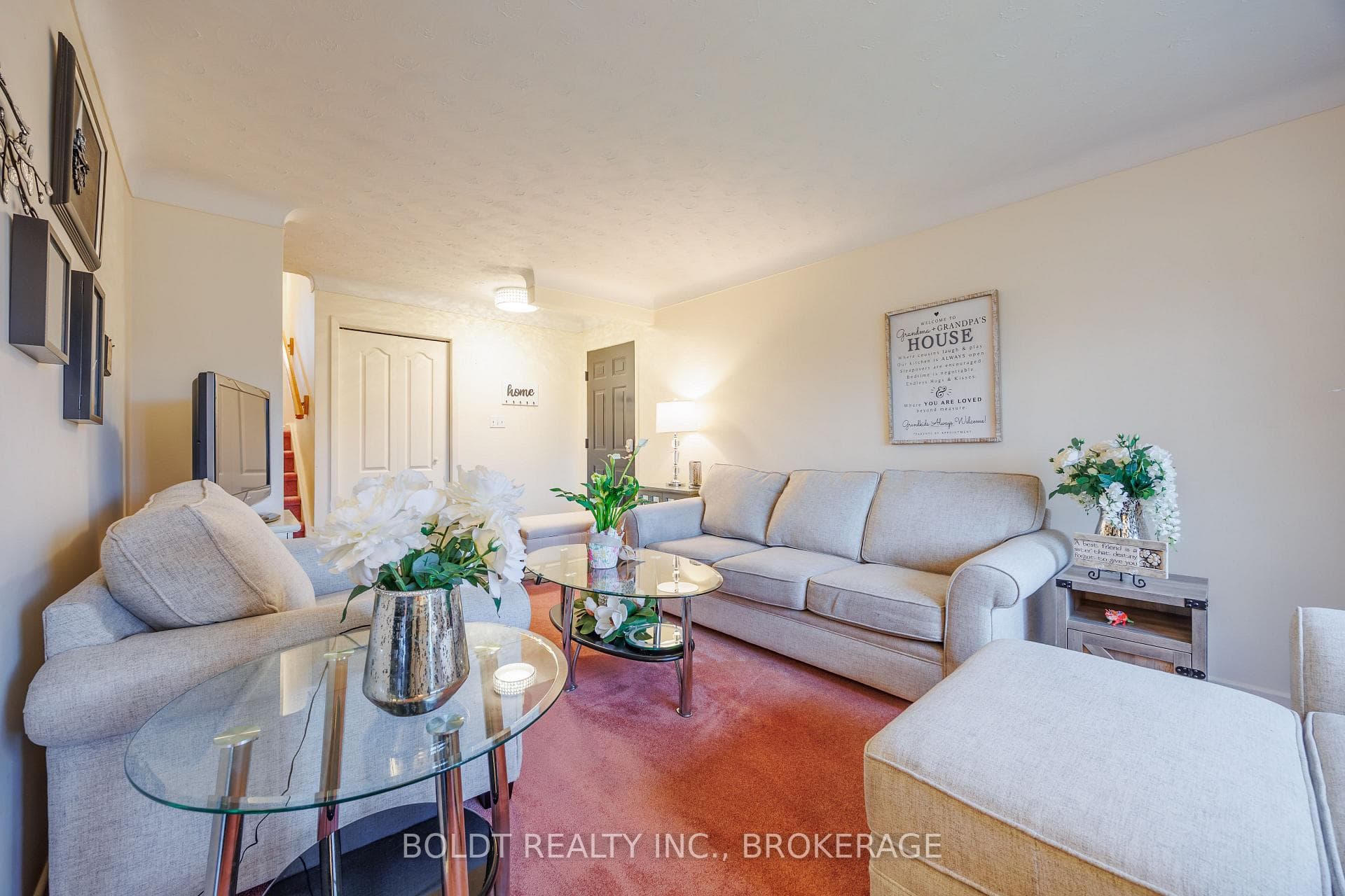 23 Acadia Crescent photo 5