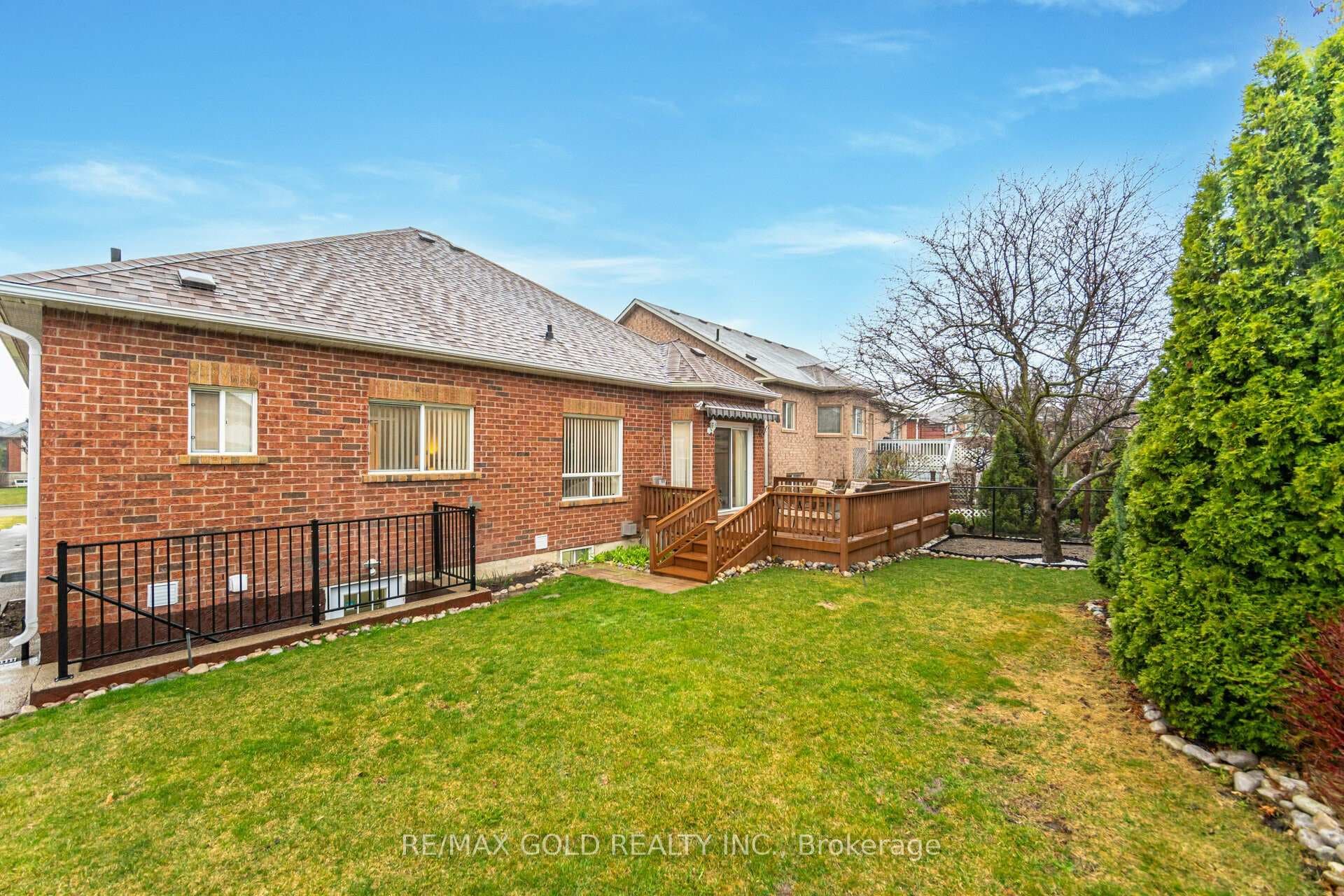 20 Valleybrae Court photo 32