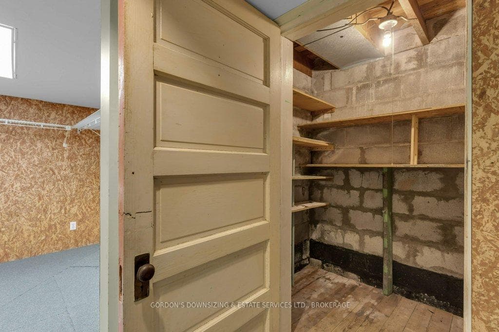 90 Hillendale Avenue photo 33