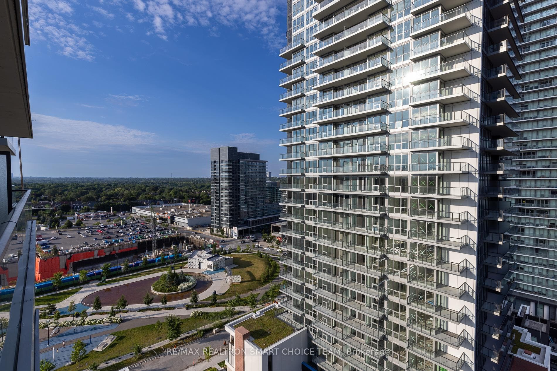 85 Mcmahon Drive Unit 1701 photo 23