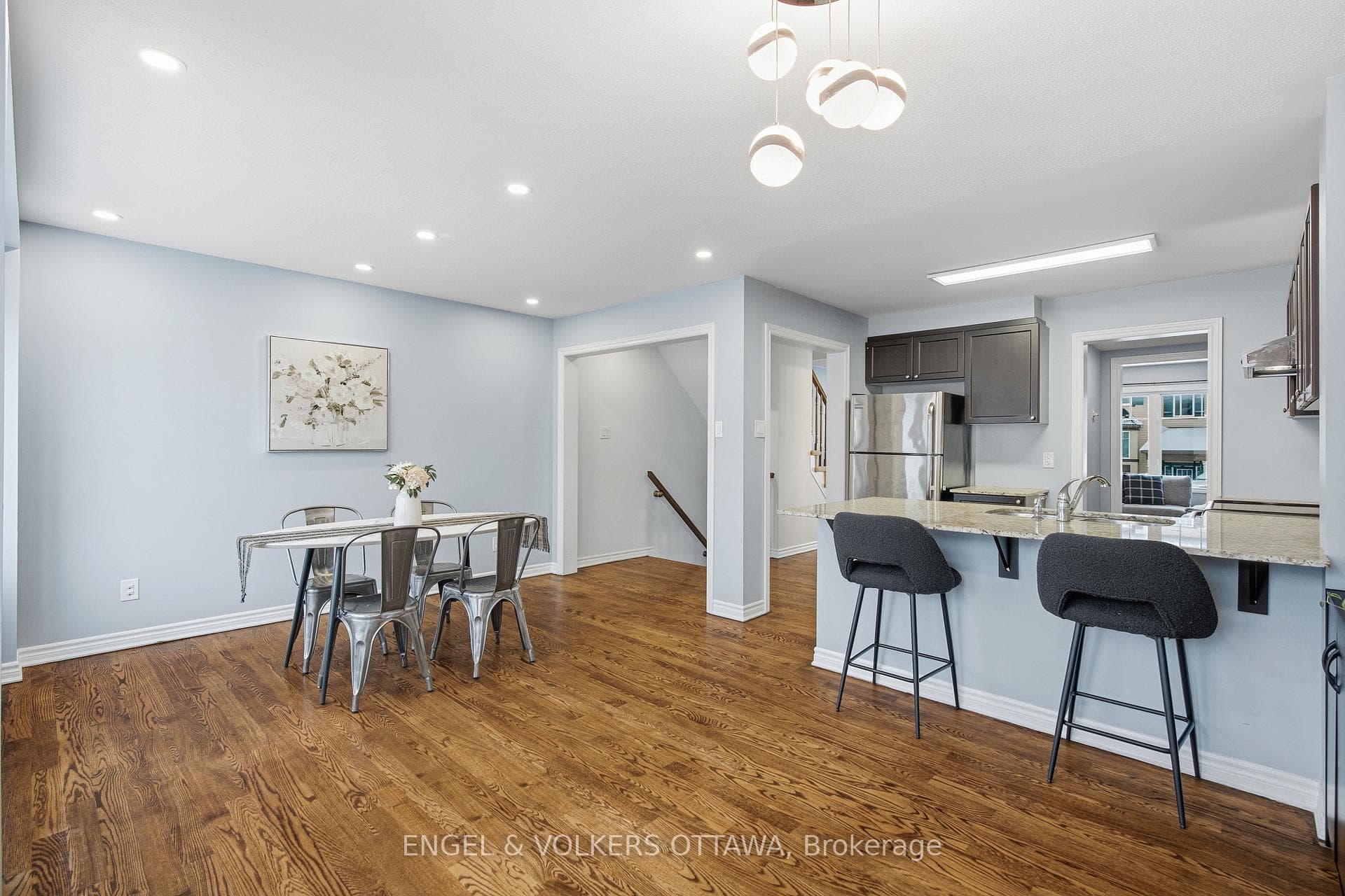 476 Coldwater Crescent photo 10