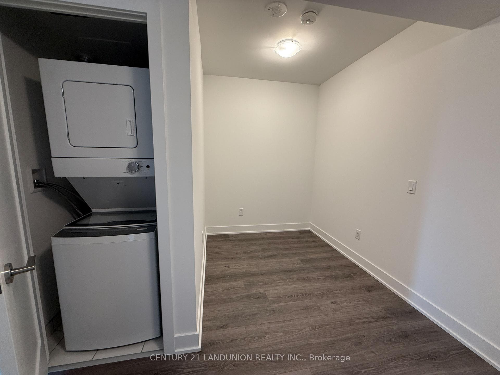 2545 Simcoe Street Unit 712 photo 19