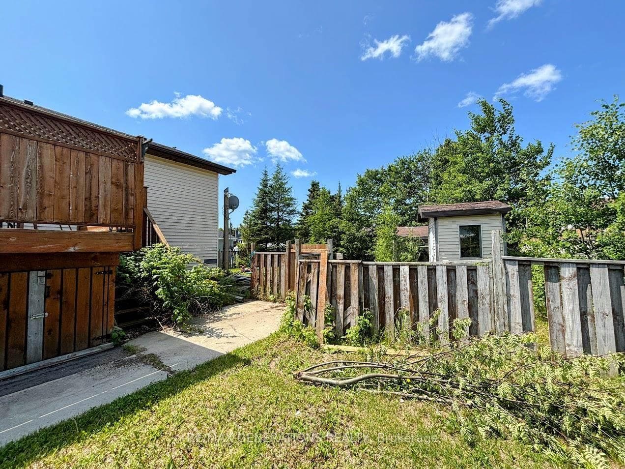 18 Hemlo Drive photo 38