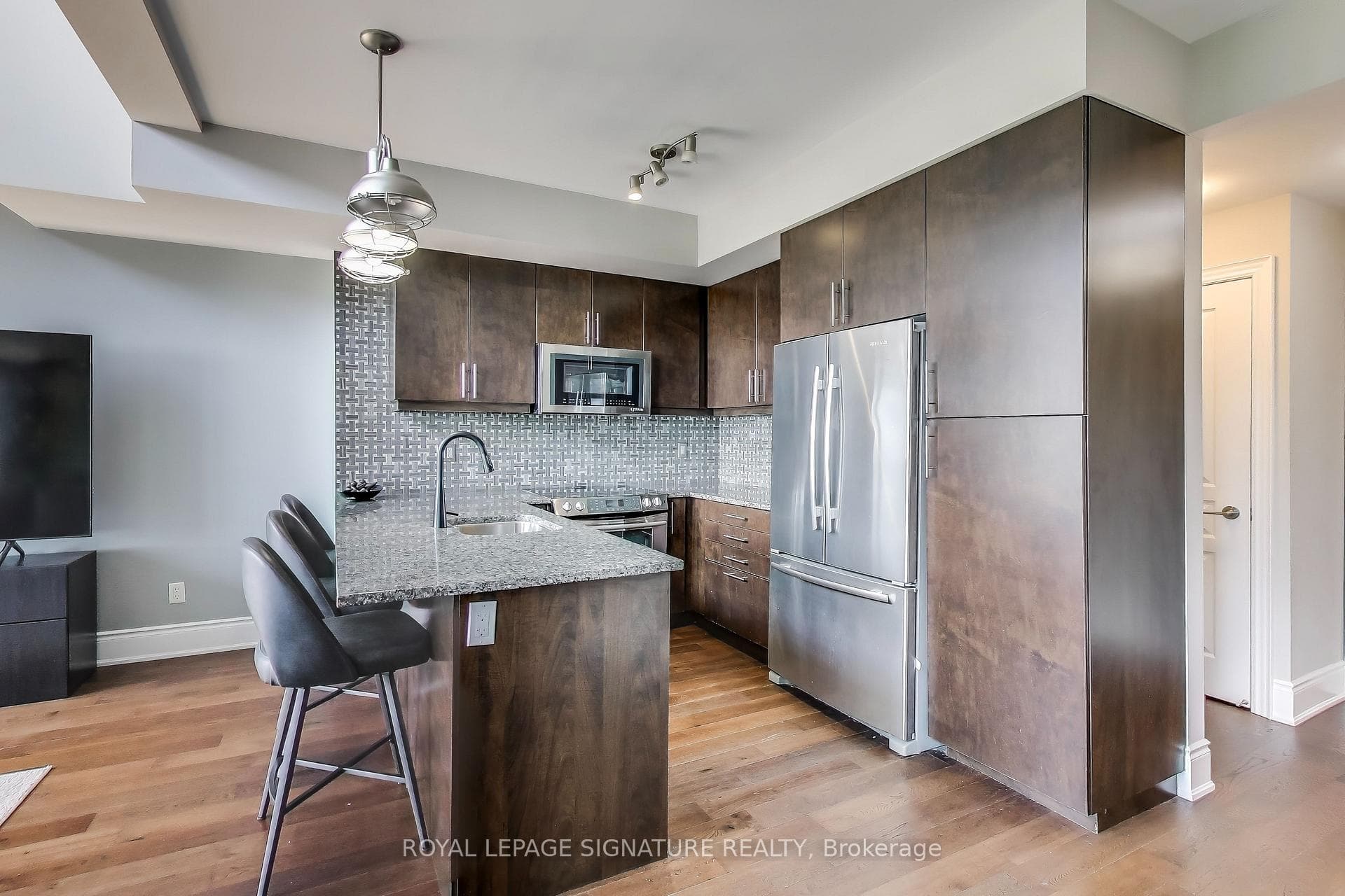 3170 Erin Mills Parkway Unit 405 photo 4