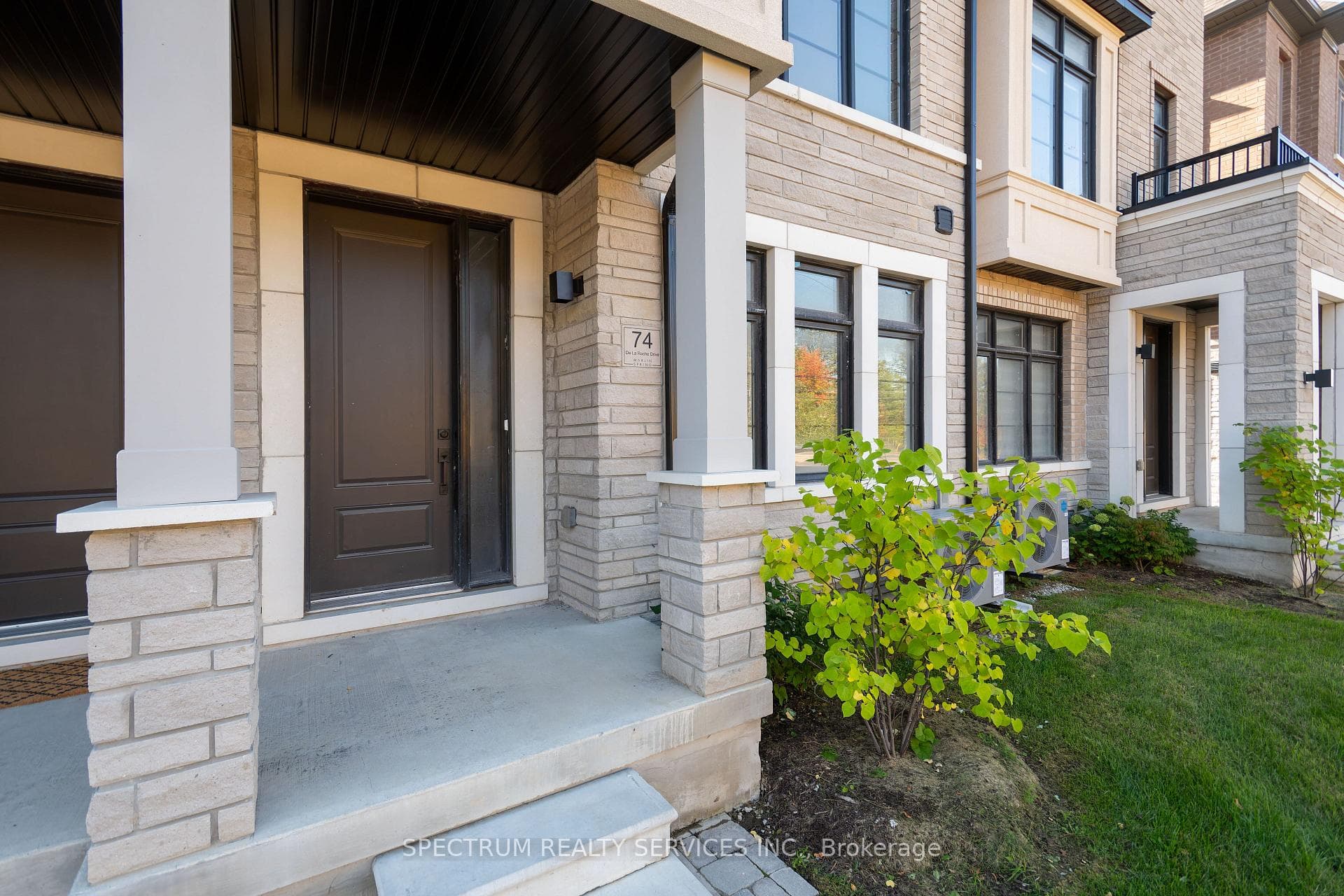 74 De La Roche Drive photo 1