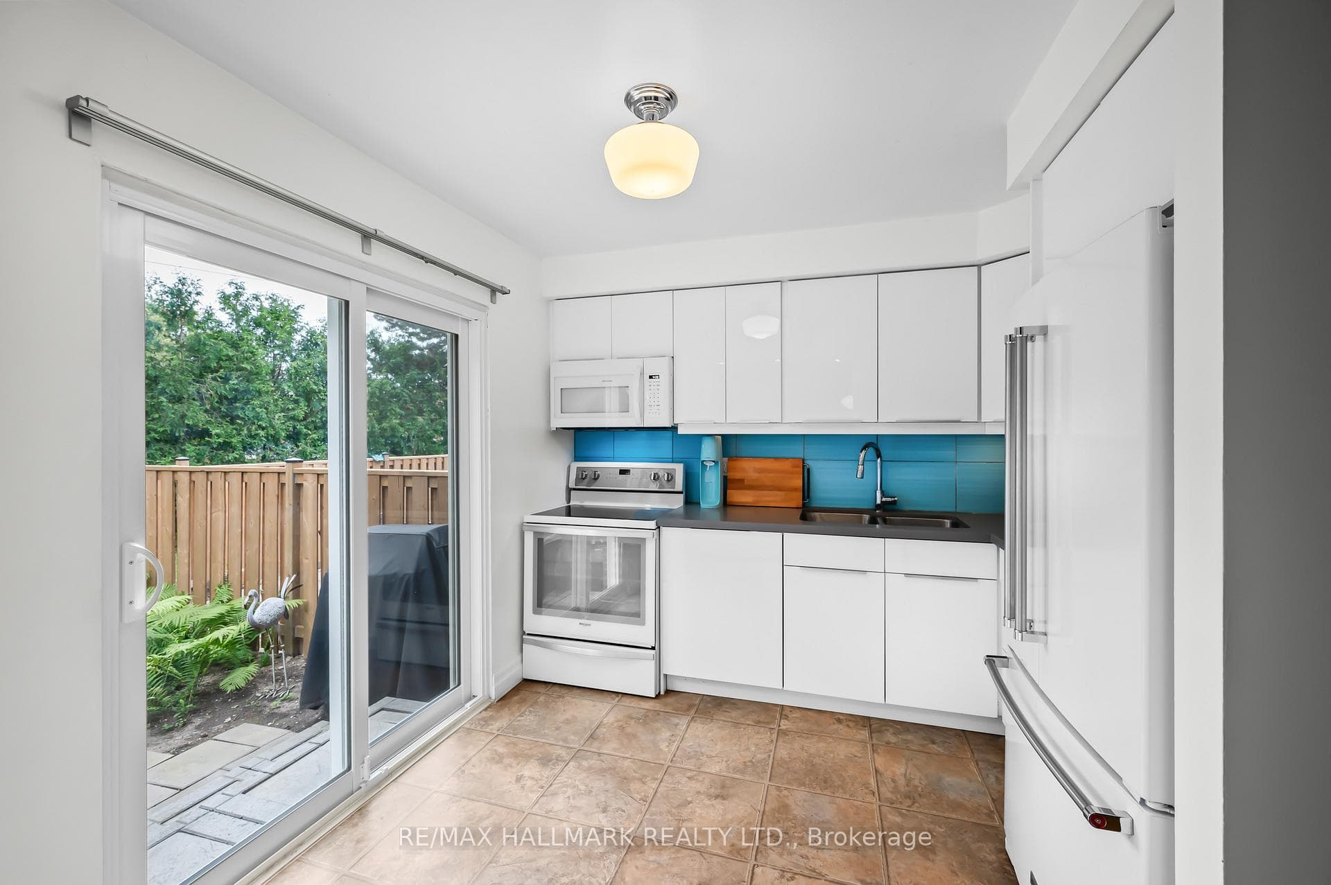 2825 Gananoque Drive Unit 6 photo 14