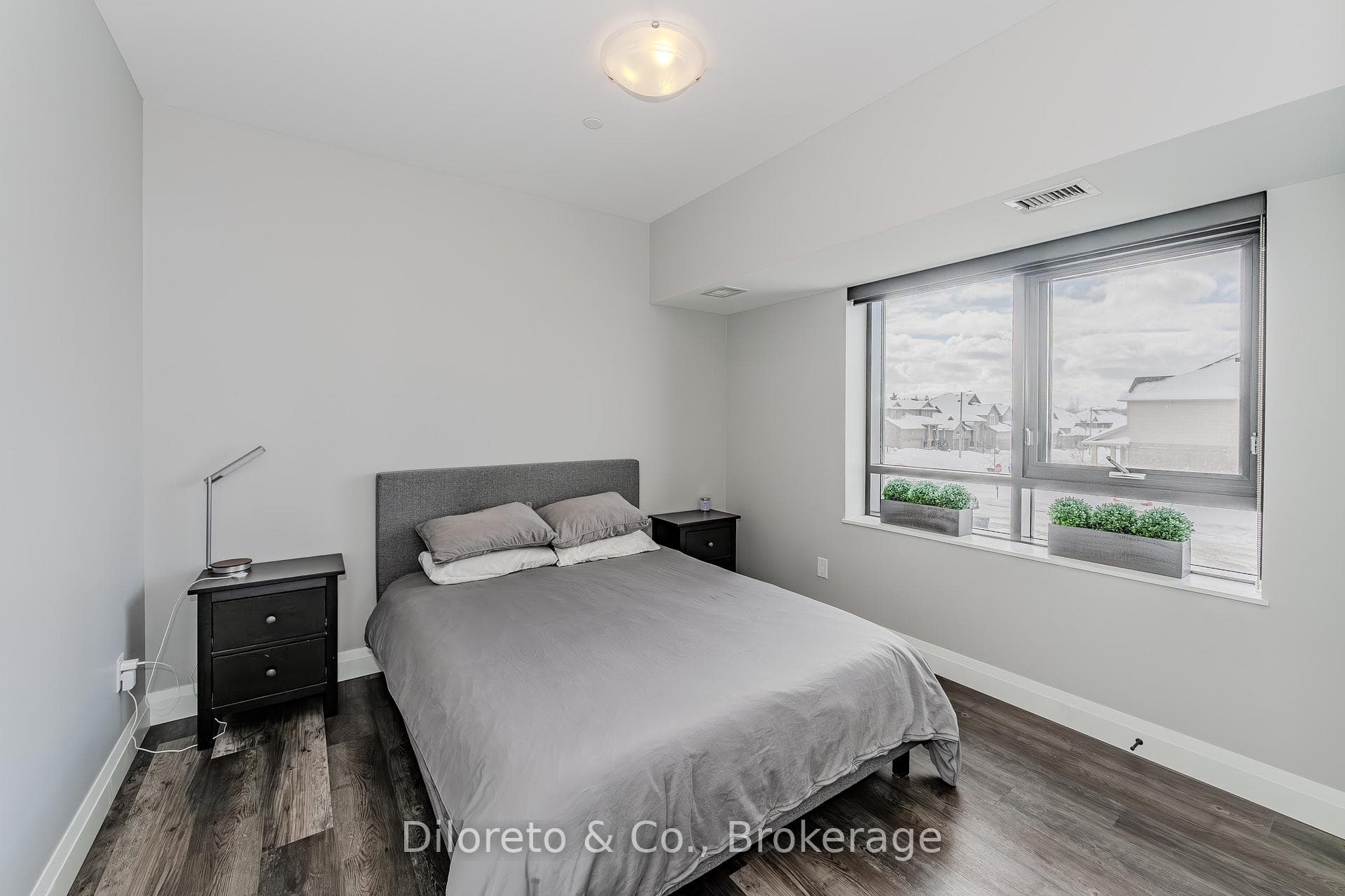 332 Gosling Gardens Unit 215 photo 11