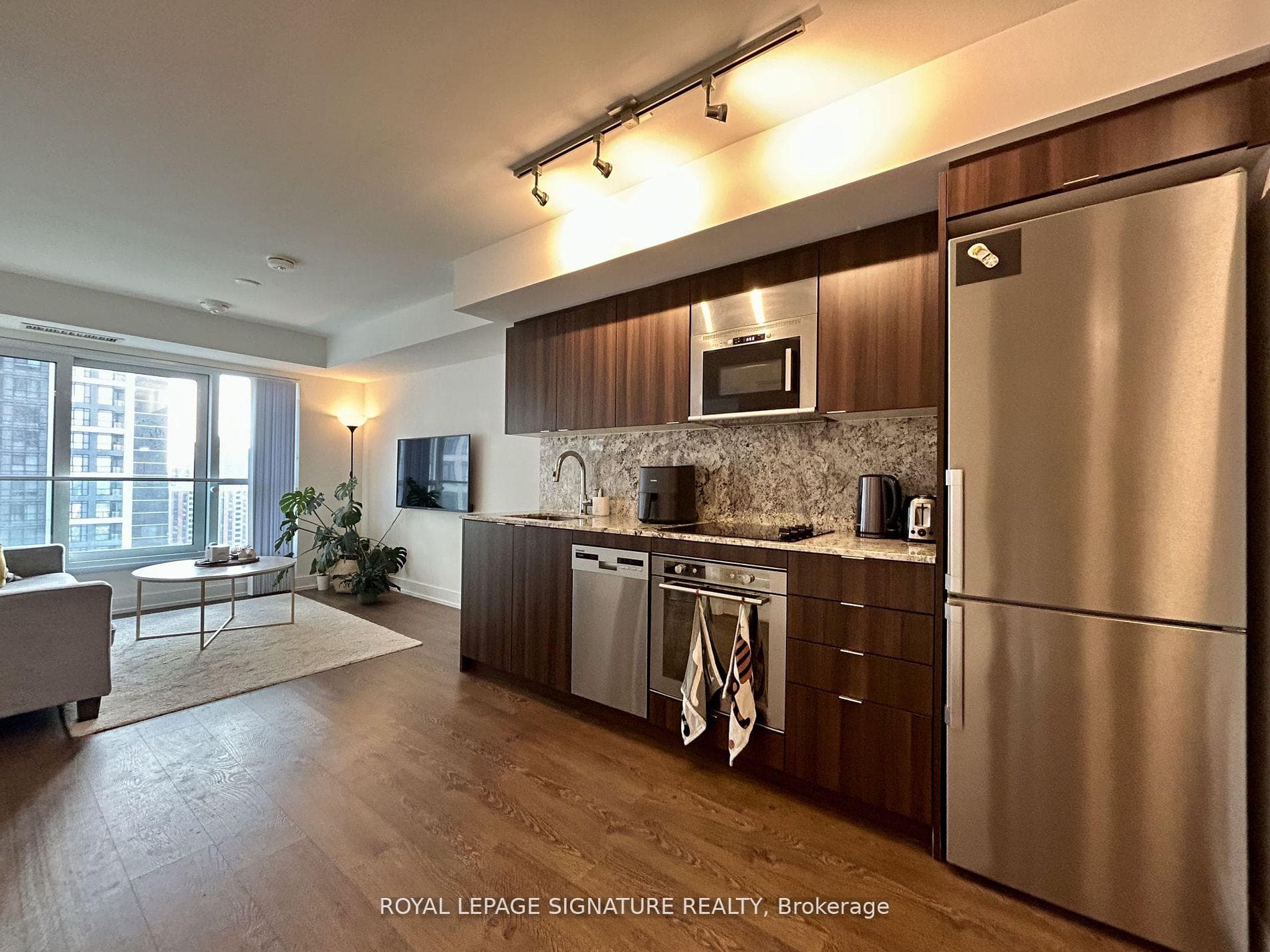 5 Mabelle Avenue Unit 1532 photo 6