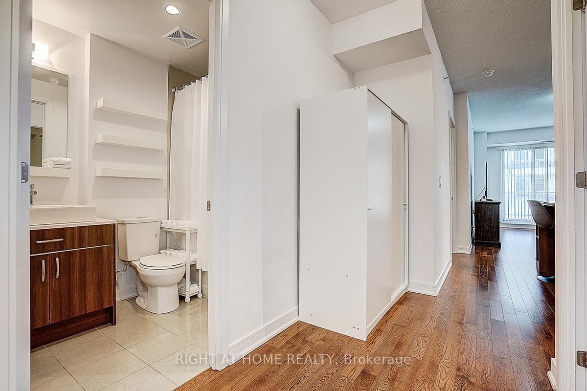 9201 YONGE Street Unit 205 photo 19