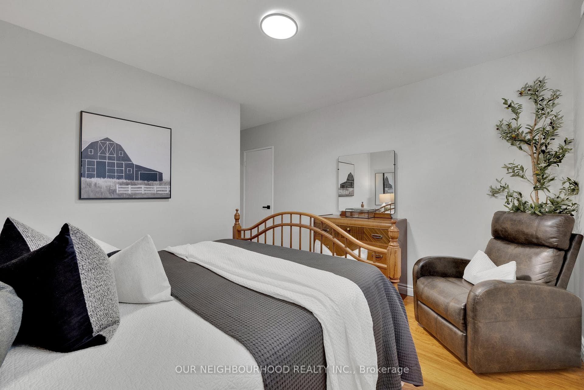 1002 Centre Street photo 11