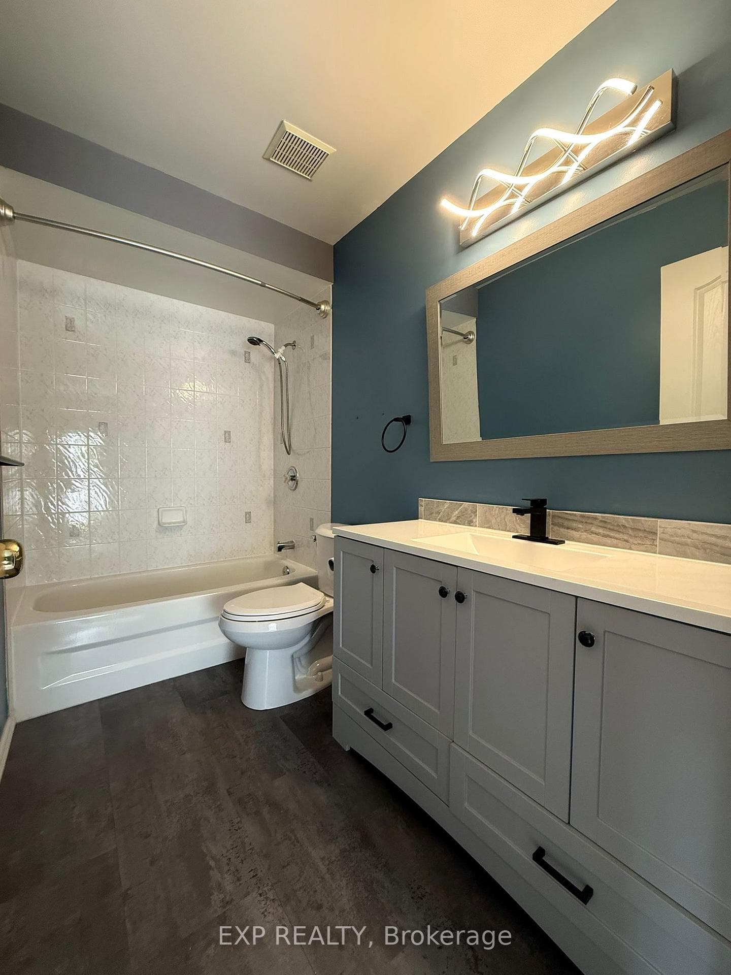 61 Flowertree Crescent photo 15