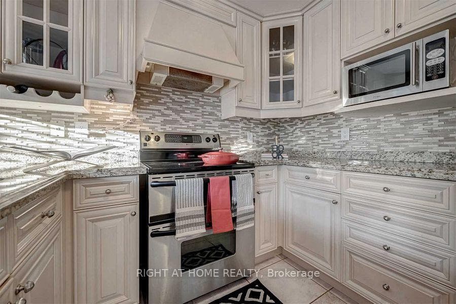 2923 Duncairn Drive photo 11