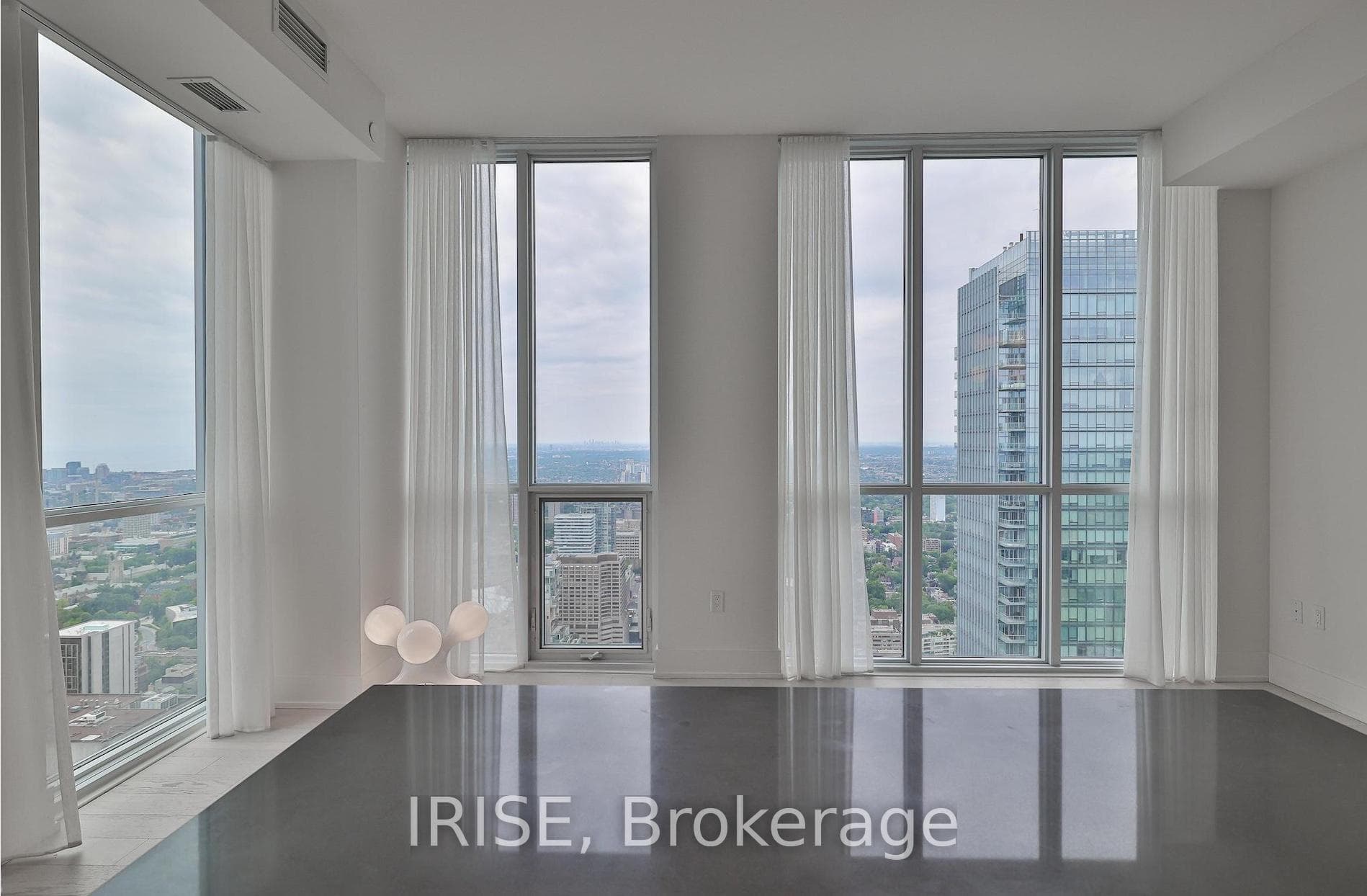1 Yorkville Avenue Unit 5601 photo 9