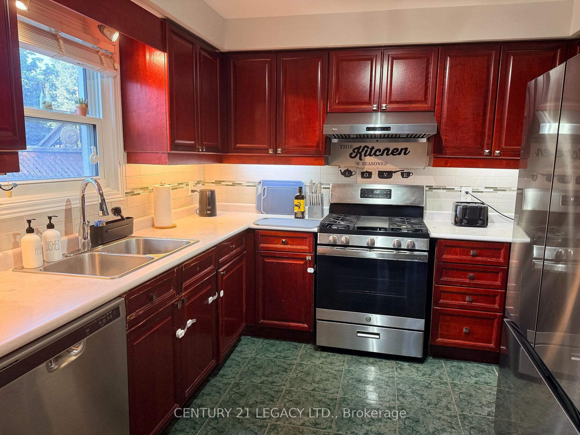134 Provincial Place photo 8