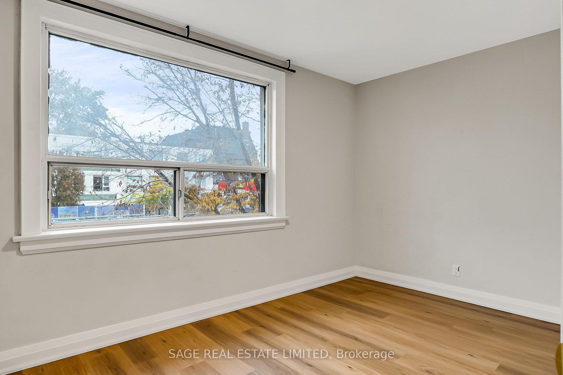 633 St Clair Avenue Unit Upper photo 13