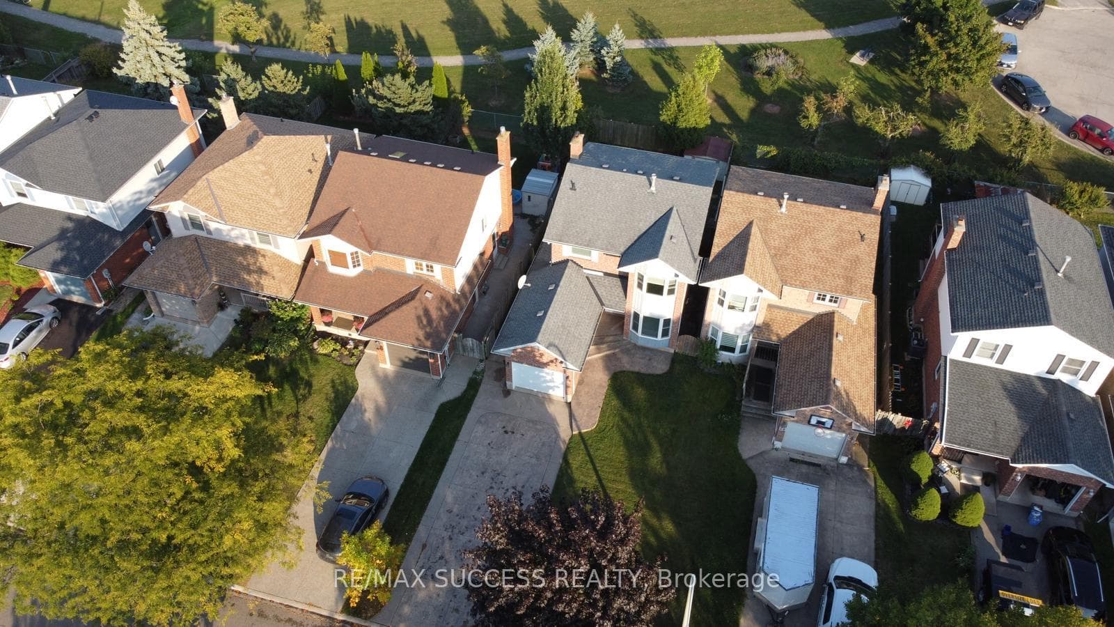 26 Tomahawk Dr, Main, Drive photo 1