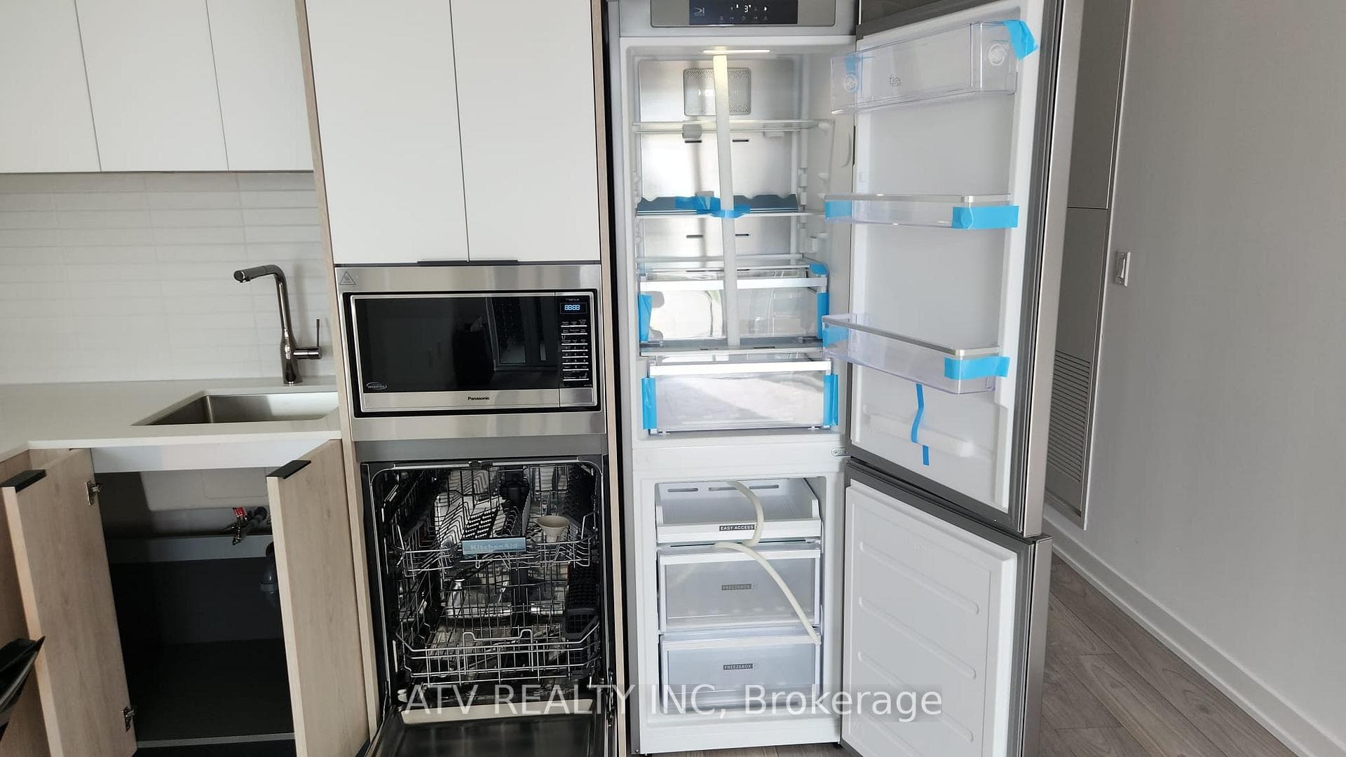 1007 The Queensway N/A Unit 417 photo 9