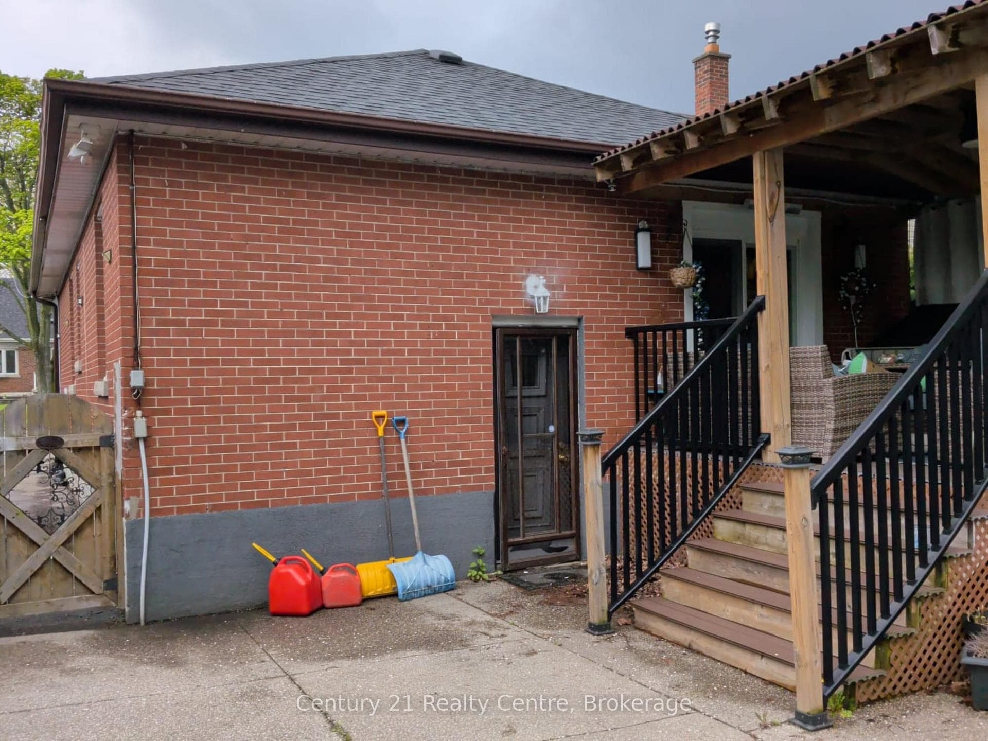 917 Brucedale Avenue photo 3