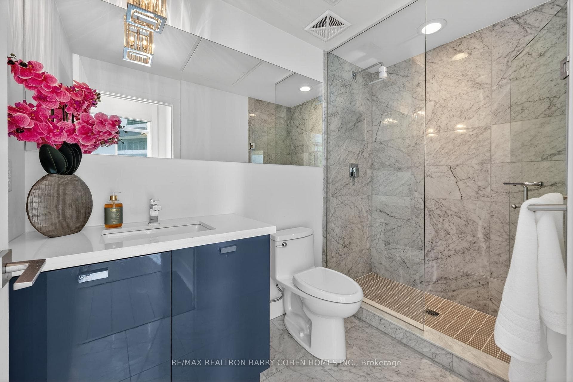 32 Davenport Road Unit 303 photo 19