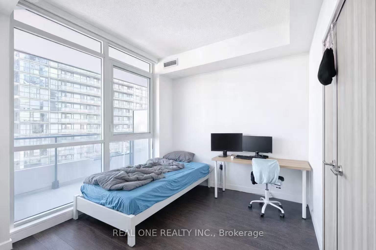 38 Widmer Street Unit 3105 photo 10