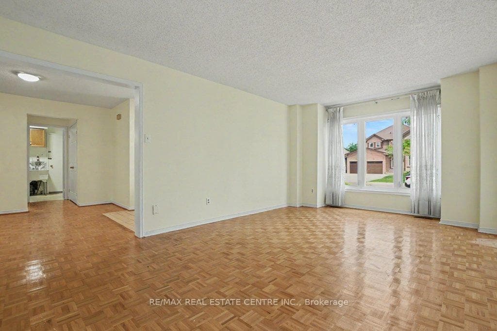 68 Moorehead Crescent photo 6