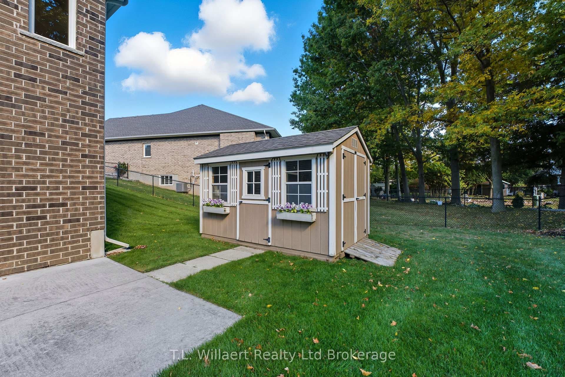 64 Colin Avenue photo 32