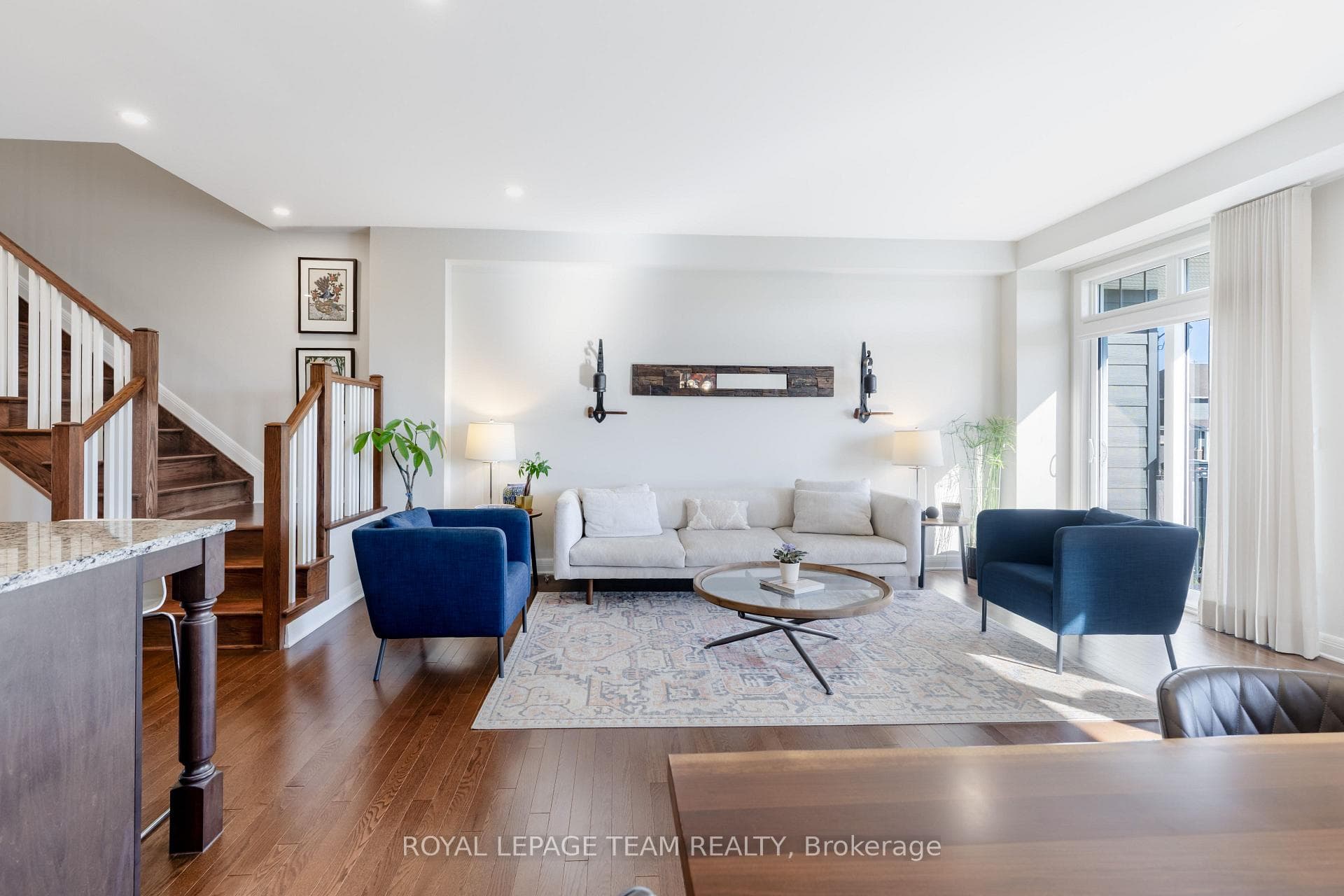 86 Escarpment Crescent photo 29
