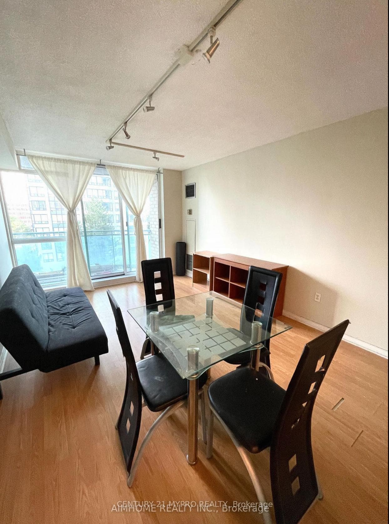 28 Pemberton Avenue Unit 610 photo 3