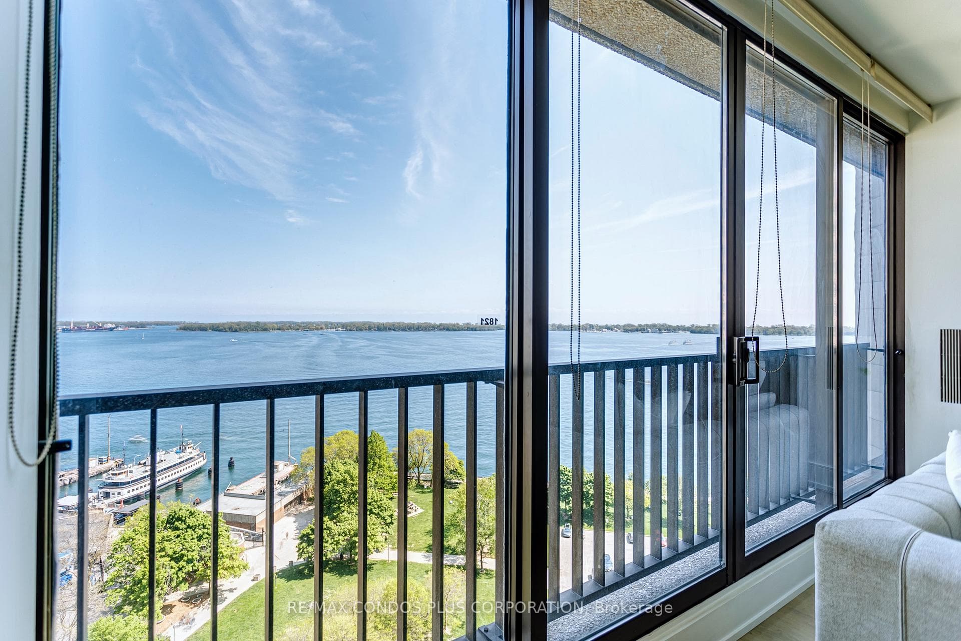 33 Harbour Square Unit 1821 photo 2